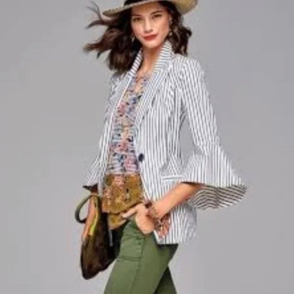 Cabi Size 4 White Navy Ticking Stripes Bell Sleeve Blazer 5295 Jacket One Button - Picture 2 of 9